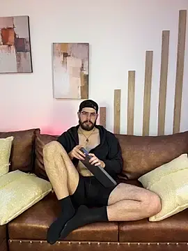 Stripchat Sex Cam of DomBoy_