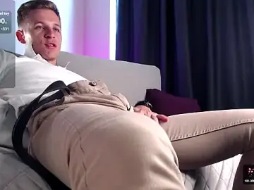 Stripchat Live Sex Cam of S3Xyes