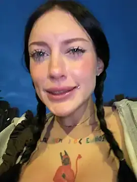 Stripchat Live Sex Cam of Melissa_crazy