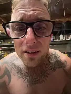 Stripchat Live Porn of WIDBIGWHITECOCK