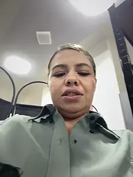 Stripchat Sex Cam of Ariana-07