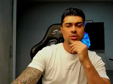 Stripchat Free Porn Cam of axel_zei