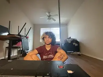 Stripchat Live Sex of Creolegirl19