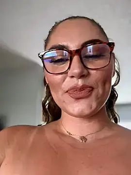 Stripchat Sex Cam of lovely_beast