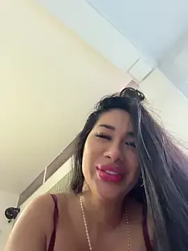 Stripchat Live Sex Cam of kiim_taaylor