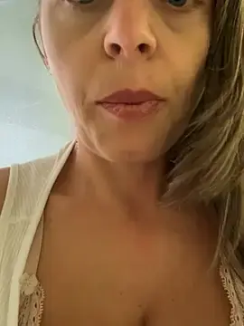 Stripchat Watch Live Sex Cams of ladywithbigass
