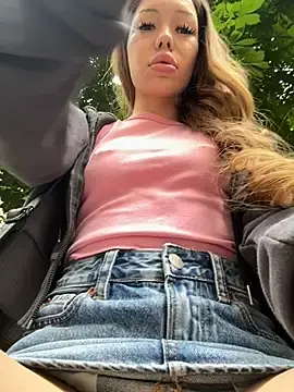 Stripchat Sex Cam of babydolll