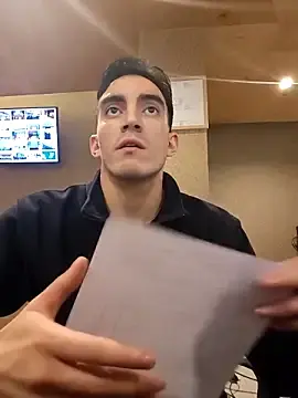 Stripchat Live Sex Cam of TommyMomentum