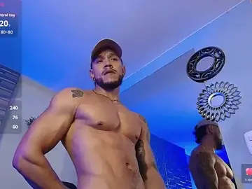 Stripchat Free Porn Cam of ARON_TAYLER01