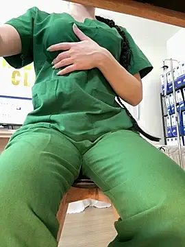 Stripchat Free Porn Cam of secretly_masturbating