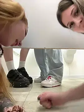 Stripchat Watch Live Sex Cams of KnockKnock-