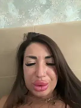 Stripchat Live Sex Cam of RuslanaXX