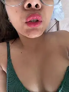 Stripchat Live Sex Cam of Queen_sofiyaa