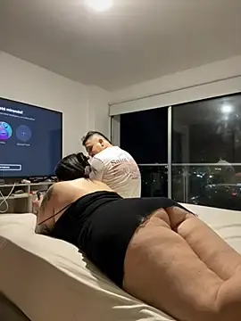 Stripchat Live Porn of horny_roomiess