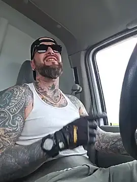 Stripchat Free Live Porn of Beardedtattood