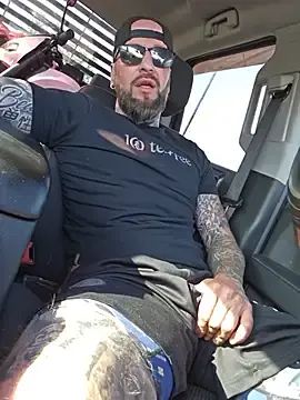 Stripchat Sex Cam of Beardedtattood