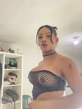 Stripchat Live Sex Cam of brunette_horny1