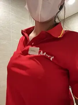 Stripchat Live Sex Cam of Sneaky_Cumshoot
