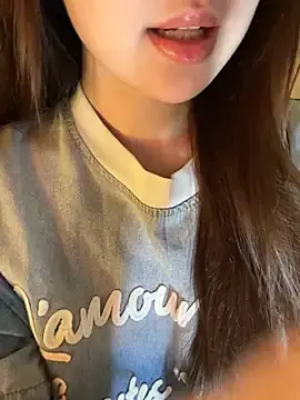 Stripchat Live Sex Cam of Uyennii02