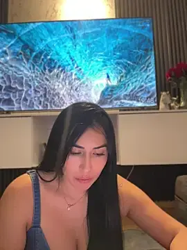 Stripchat Free Porn Cam of areviklusine1