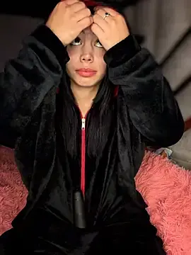 Stripchat Adult Webcam of Laura-Khalifa