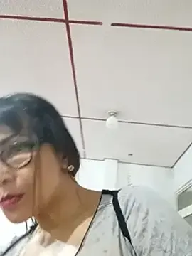 Stripchat Live Sex Cam of kelly_squirting