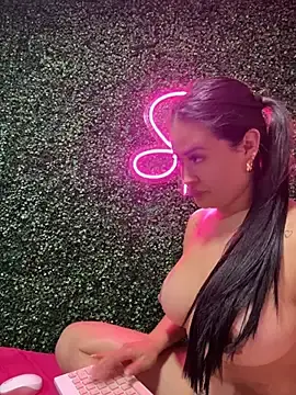 Stripchat Free Porn Cam of Sara_fun