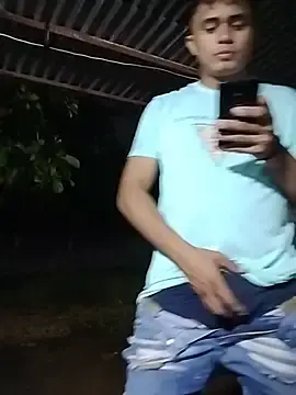 Stripchat Live Sex of HOTRAINYGOLDEN