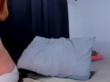 Stripchat Live Sex Cam of NahomiiAcosta