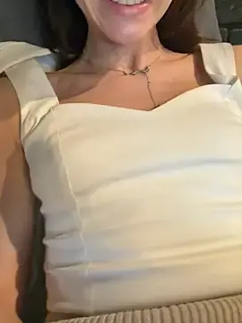 Stripchat Adult Video Chat of -AngelAri-