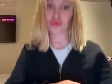 Stripchat Free Porn Cam of Golden_Aline