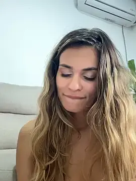 Stripchat Free Porn Cam of cuteluci_