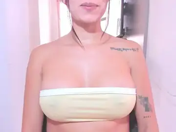 Stripchat Nude Webcam of emillyhills