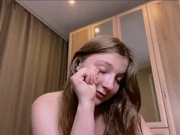 Stripchat Live Sex Cam of Little_Lilia