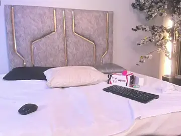Stripchat Adult Webcam of miaakittyy