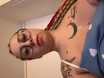 Stripchat Watch Live Sex Cams of queenlo_xxx