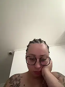 Stripchat Live Porn of queenlo_xxx