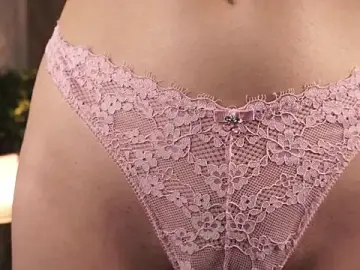 Stripchat Free Porn Cam of ElmaSmallman