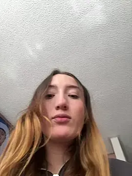 Stripchat Adult Webcam of Valery_Salmons