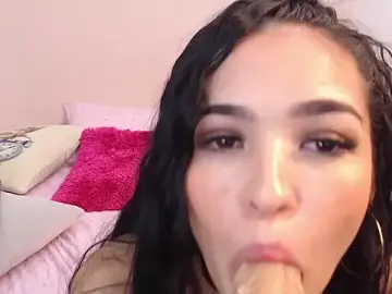 Stripchat Live Sex Cam of zooombee