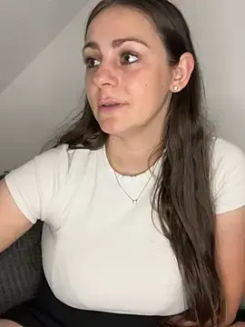 Stripchat Free Porn Cam of Loella-Rose