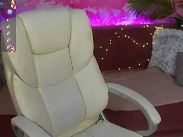Stripchat Free Live Porn of OliviaMoore_