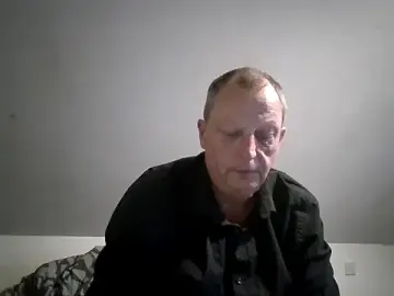 Stripchat Live Sex Cam of chubbybear2cum