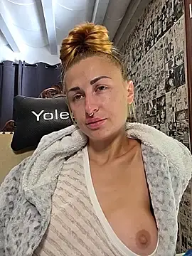Stripchat Live Sex Cam of kylie_blck