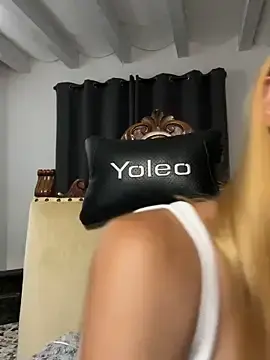 Stripchat Live Sex Cam of kylie_blck