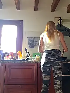 Stripchat Sex Cam of kylie_blck