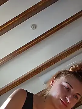 Stripchat Live Sex Cam of kylie_blck