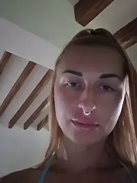 Stripchat Live Sex Cam of kylie_blck