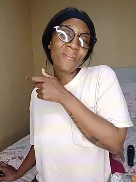Stripchat Live Sex Cam of Lucy_Blacksilk