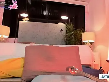 Stripchat Free Porn Cam of JESSI_NAOMI